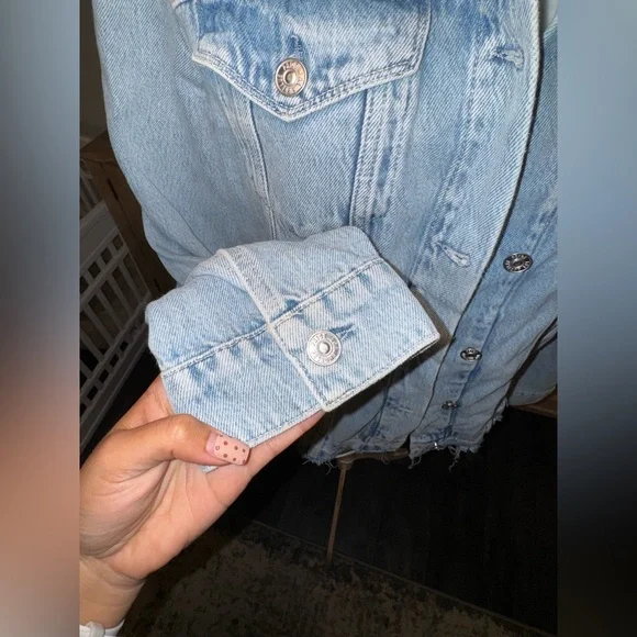 PAIGE Oversized Denim Frayed Jacket size Small - Picture 2 of 6